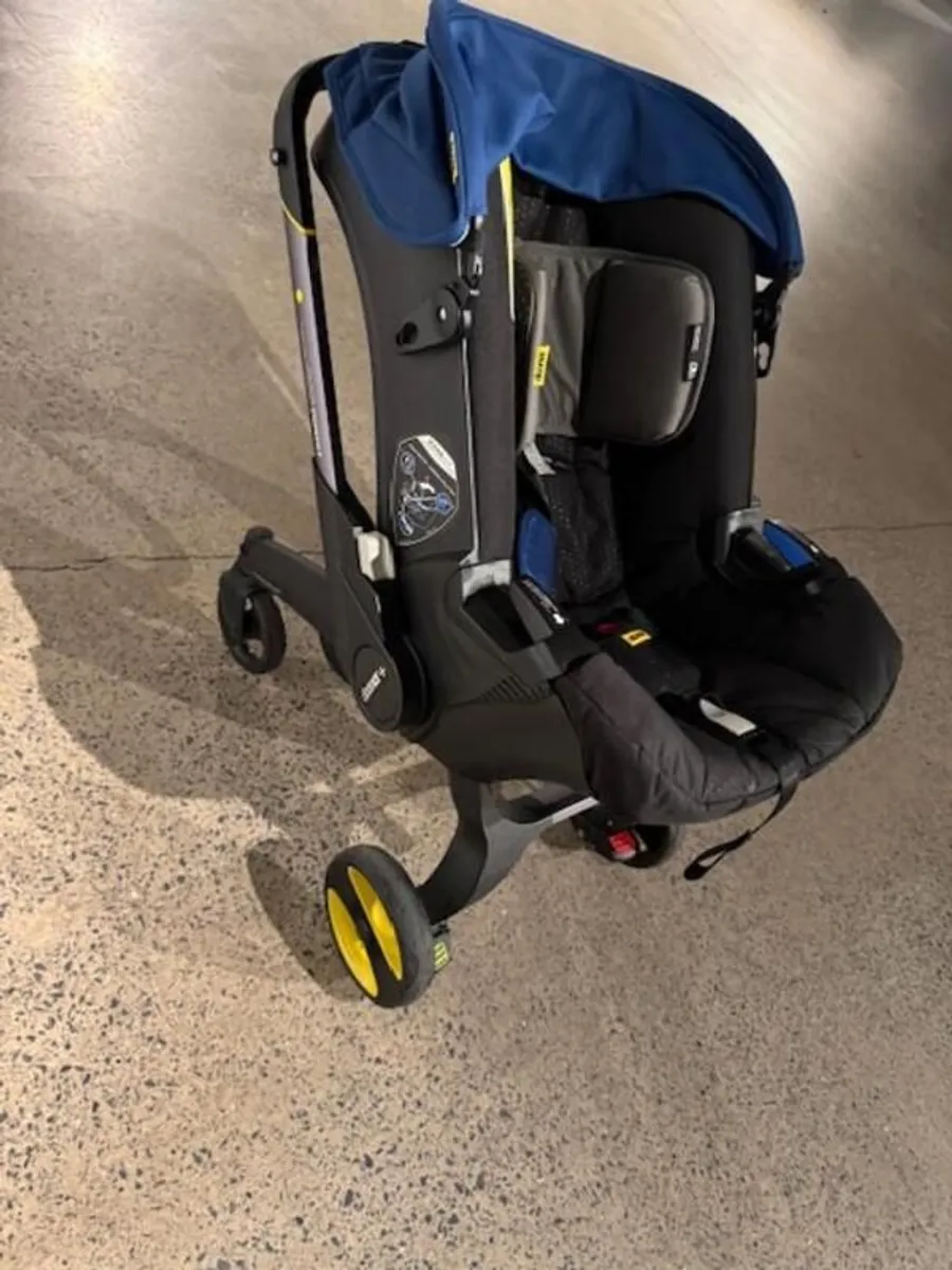 Doona Car seat + Base - Image 3