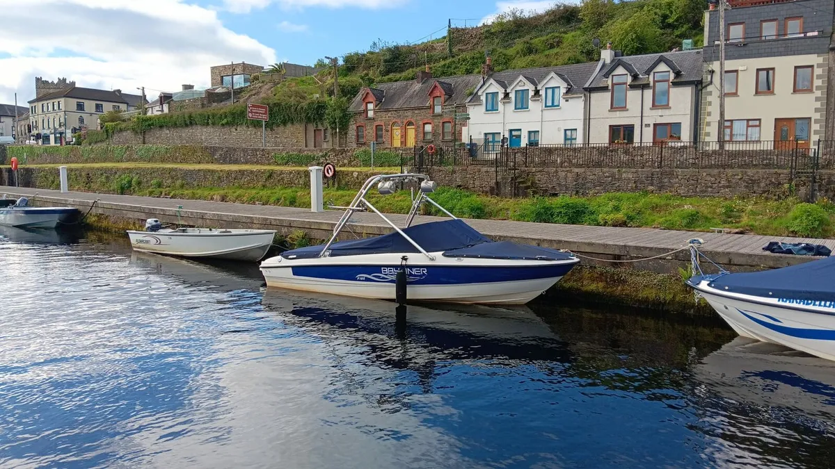 Bayliner 185 speedboat - Image 1