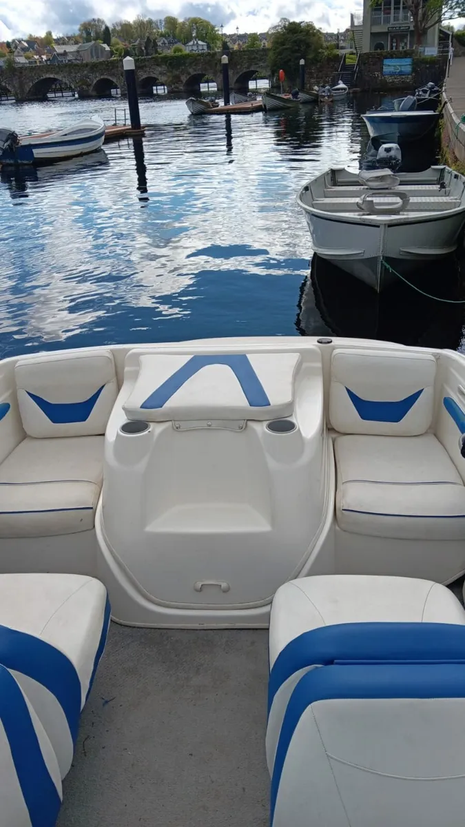 Bayliner 185 speedboat - Image 3
