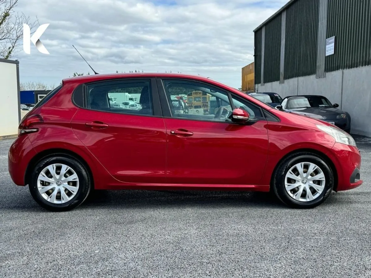 Peugeot 208 1.2 AUTOMATIC - Image 2