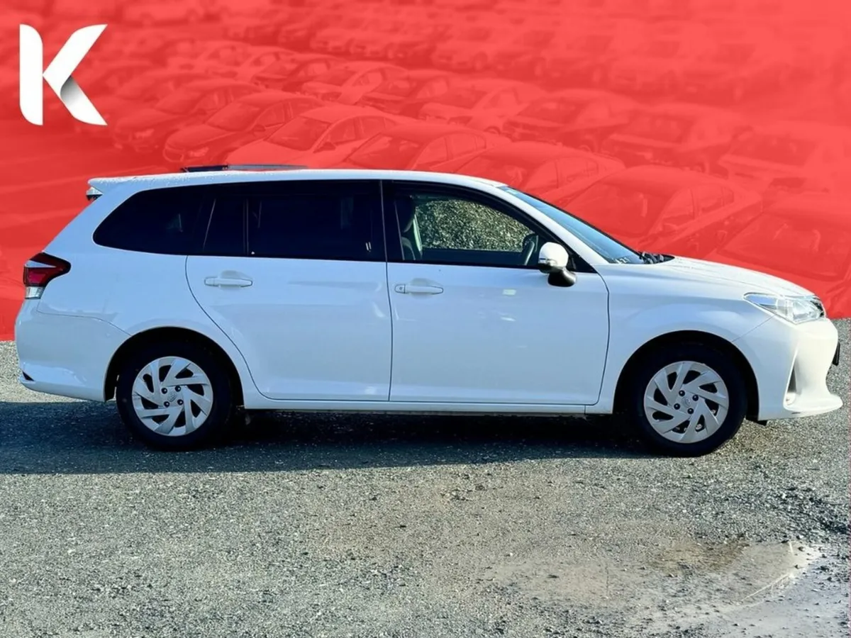 Toyota Corolla 1.5 HYBRID - REVERSE CAMERA/PARKING - Image 3