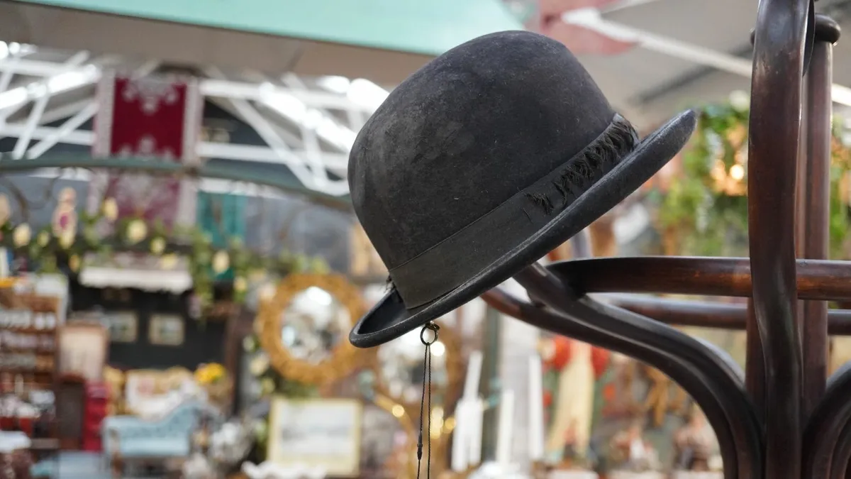 🎩 Antique Bowler Hat – W. Dobson, Dublin - Image 1
