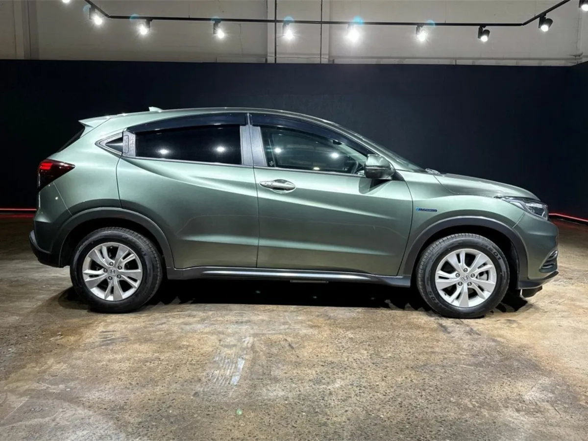 Honda Vezel 1.5 HYBRID AUTOMATIC - REVERSE CAMERA - Image 3