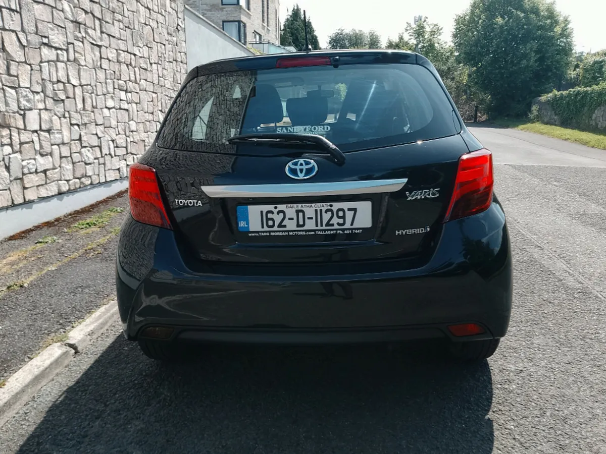 Toyota Yaris Hybrid Auto - Image 3