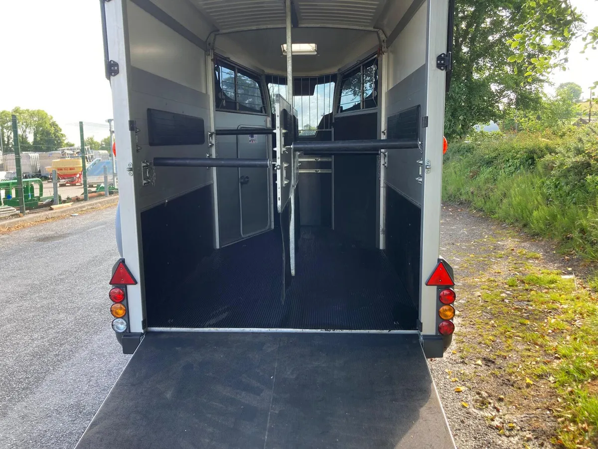 Apr 22 Ifor Williams HBX511 Horsebox NO VAT - Image 4