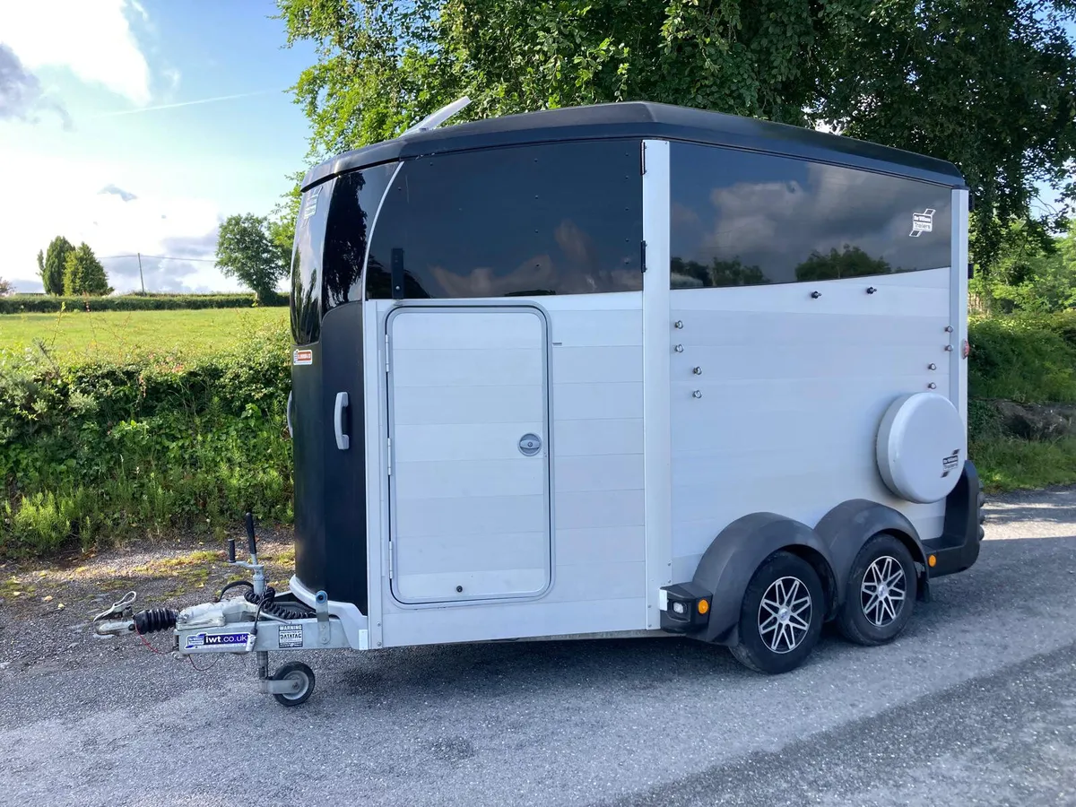 Apr 22 Ifor Williams HBX511 Horsebox NO VAT - Image 1