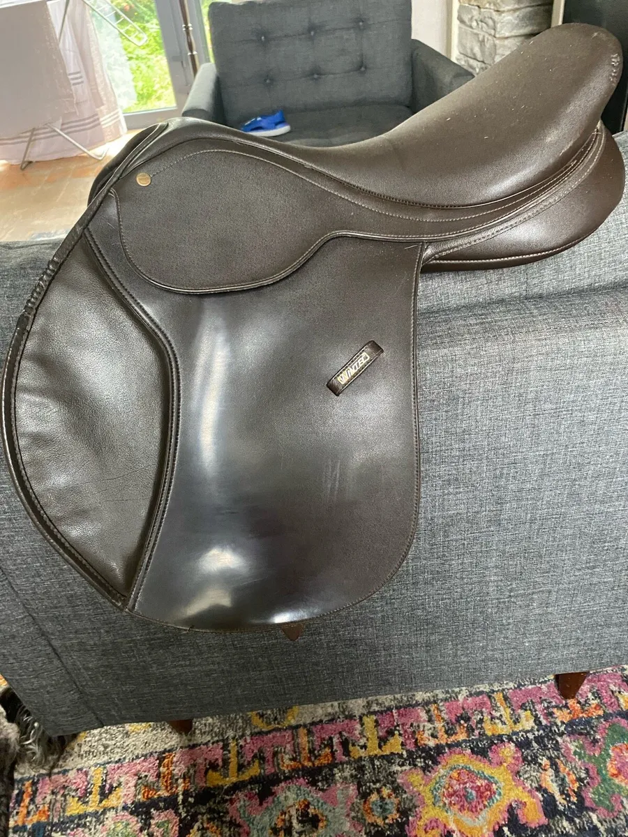 Brown Wintec 17.5 inch jump saddle - Image 1