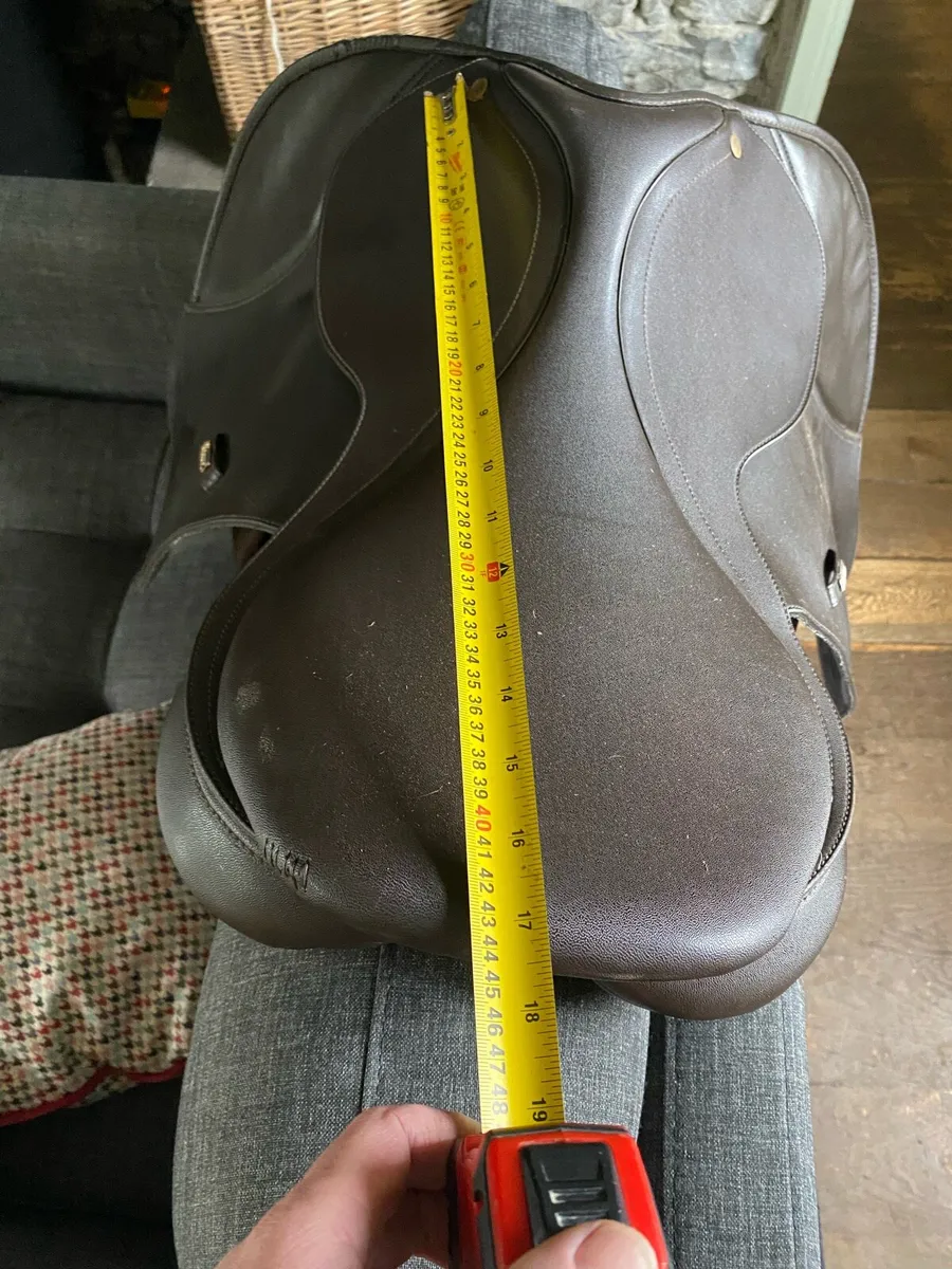 Brown Wintec 17.5 inch jump saddle - Image 3