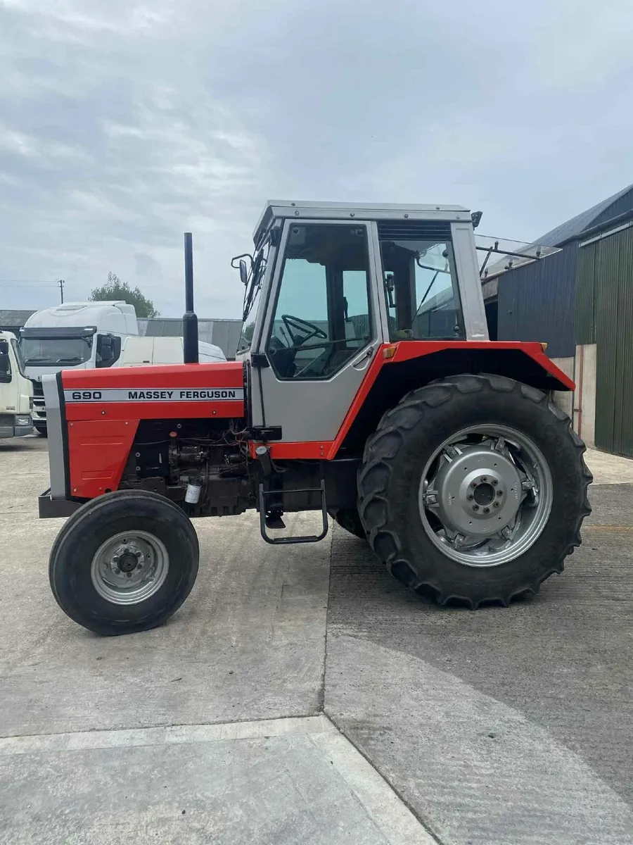 Massey Ferguson 690 - Image 1