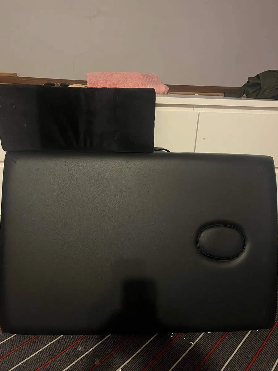 Massage table - Image 1