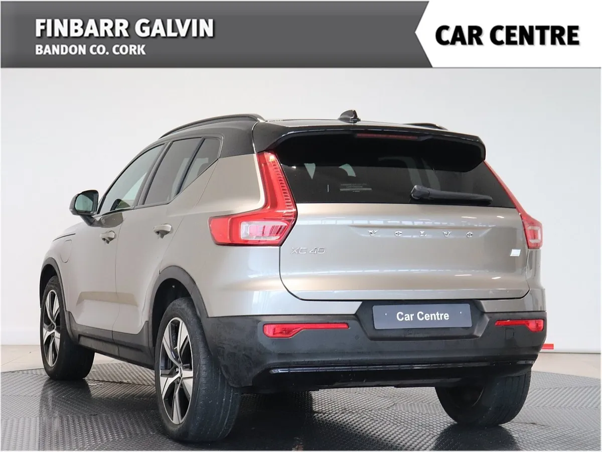 Volvo XC40 T4 PETROL PLUG IN HYBRID R DESIGN - Image 2
