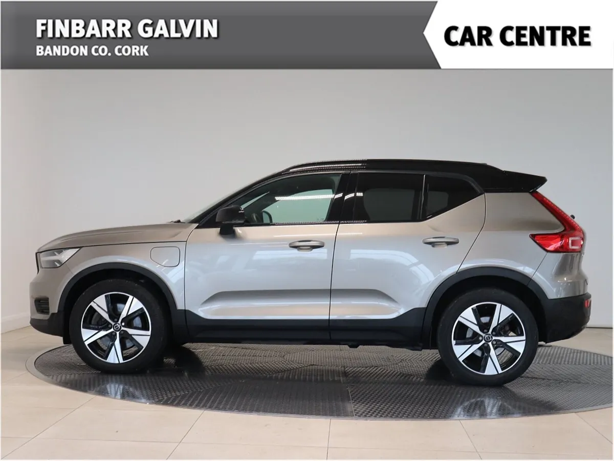 Volvo XC40 T4 PETROL PLUG IN HYBRID R DESIGN - Image 3