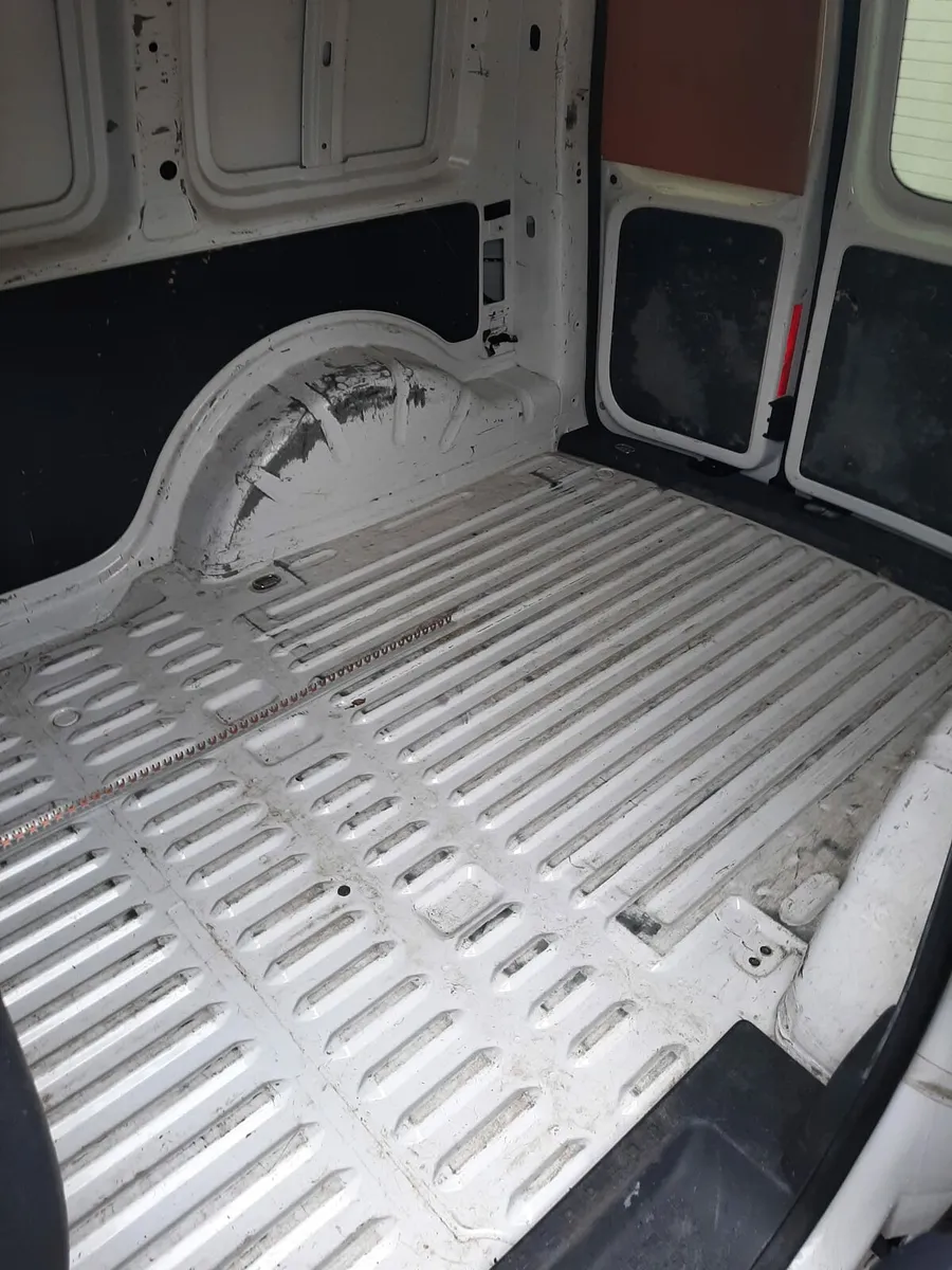 2013 volkswagen caddy  1.6 tdi - Image 3