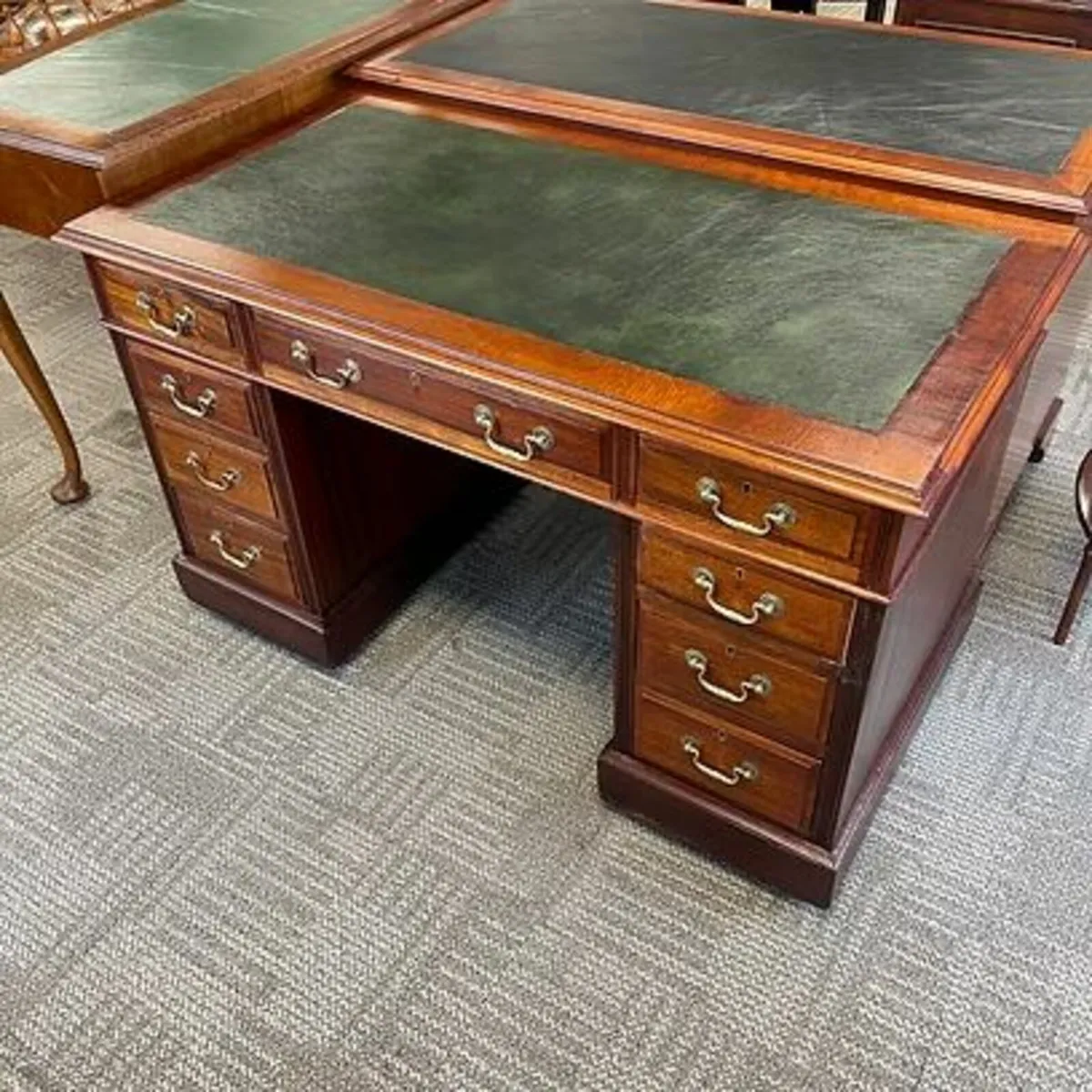 Beautiful oak Victorian twin pedestal writing desk