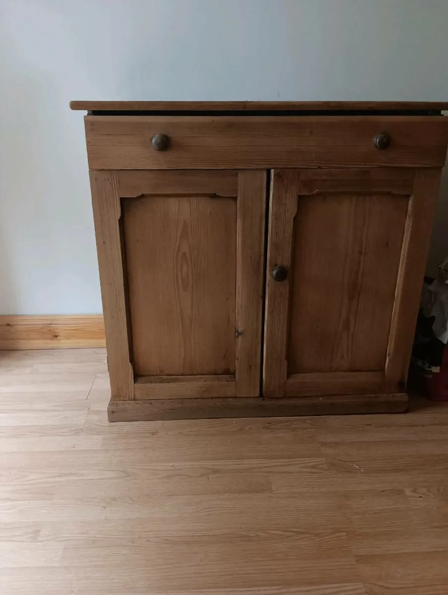 Old pine unit press 1 drawer, need gone asap - Image 1