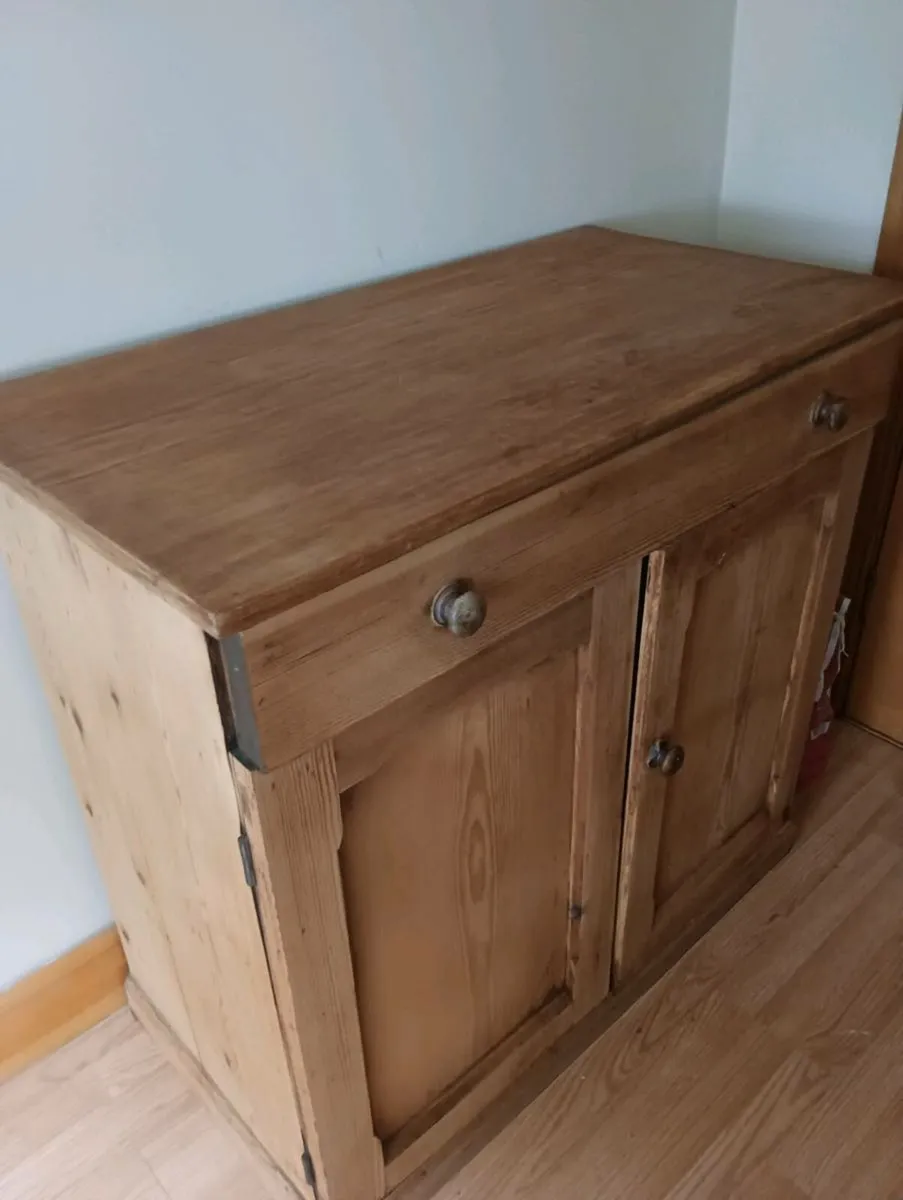 Old pine unit press 1 drawer, need gone asap - Image 2