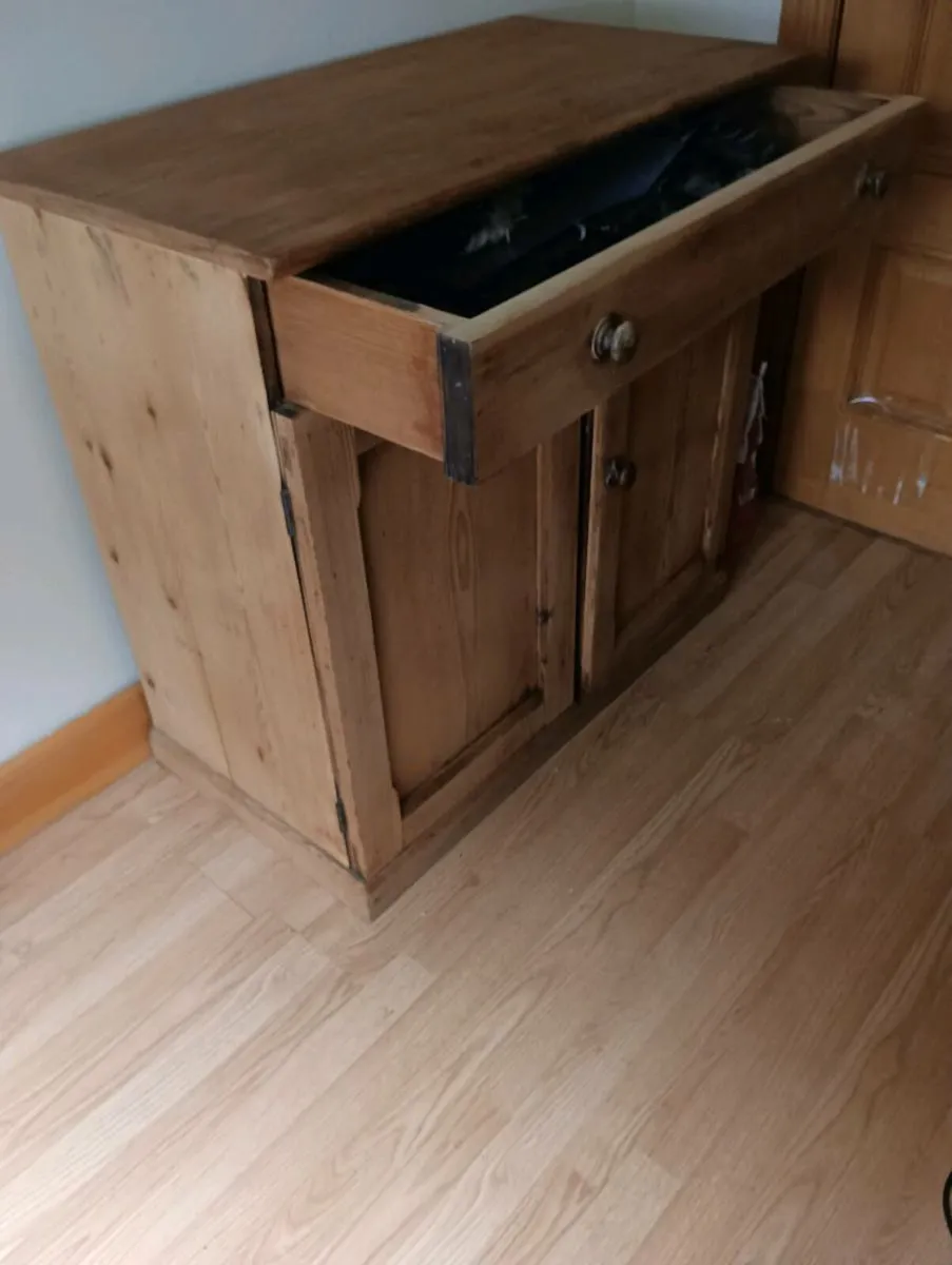 Old pine unit press 1 drawer, need gone asap - Image 3