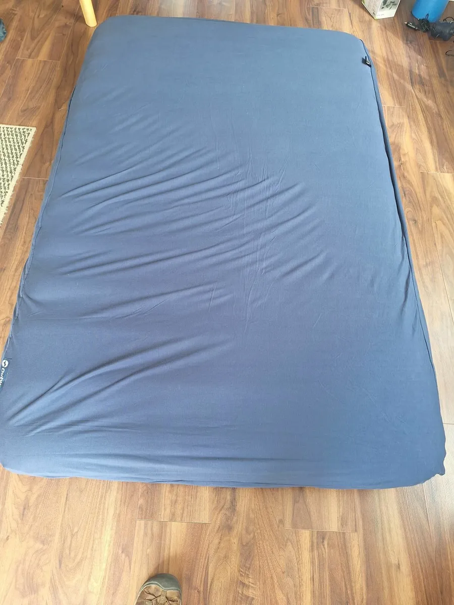 Air Mattress, Fitted Sheet and Pump - Image 2