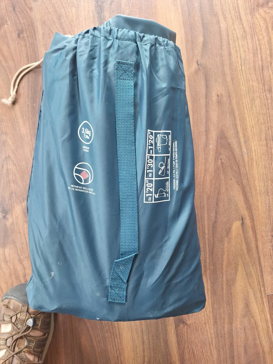 Air Mattress, Fitted Sheet and Pump - Image 4