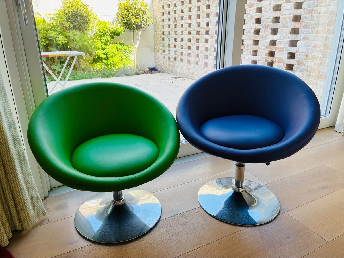Pair of swivel chairs - Image 1