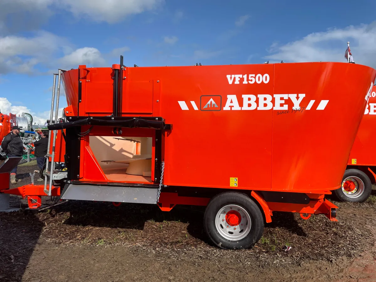 New Abbey VF1500 Twin Diet Feeder - Image 1