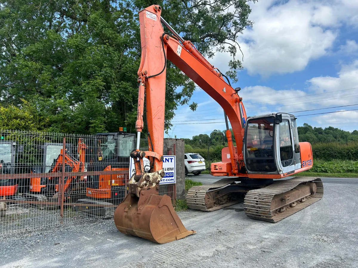 Fiat Hitachi EX135 Year 2003 - Image 1