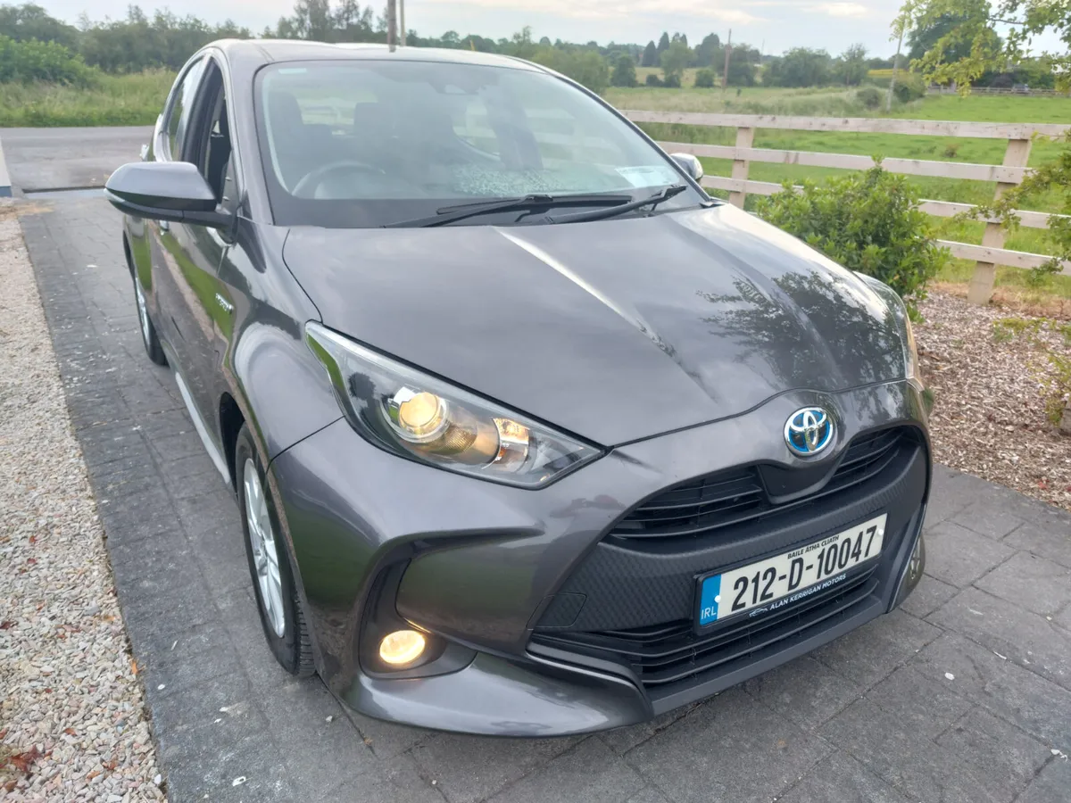 TOYOTA YARIS 212' HYBRID LUNA 4DR AUTO - Image 4