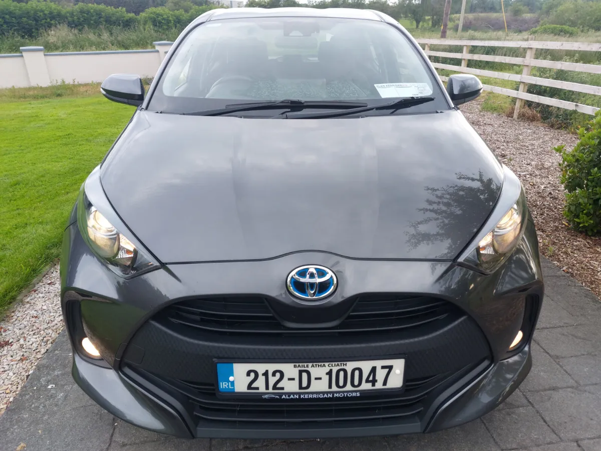 TOYOTA YARIS 212' HYBRID LUNA 4DR AUTO - Image 2