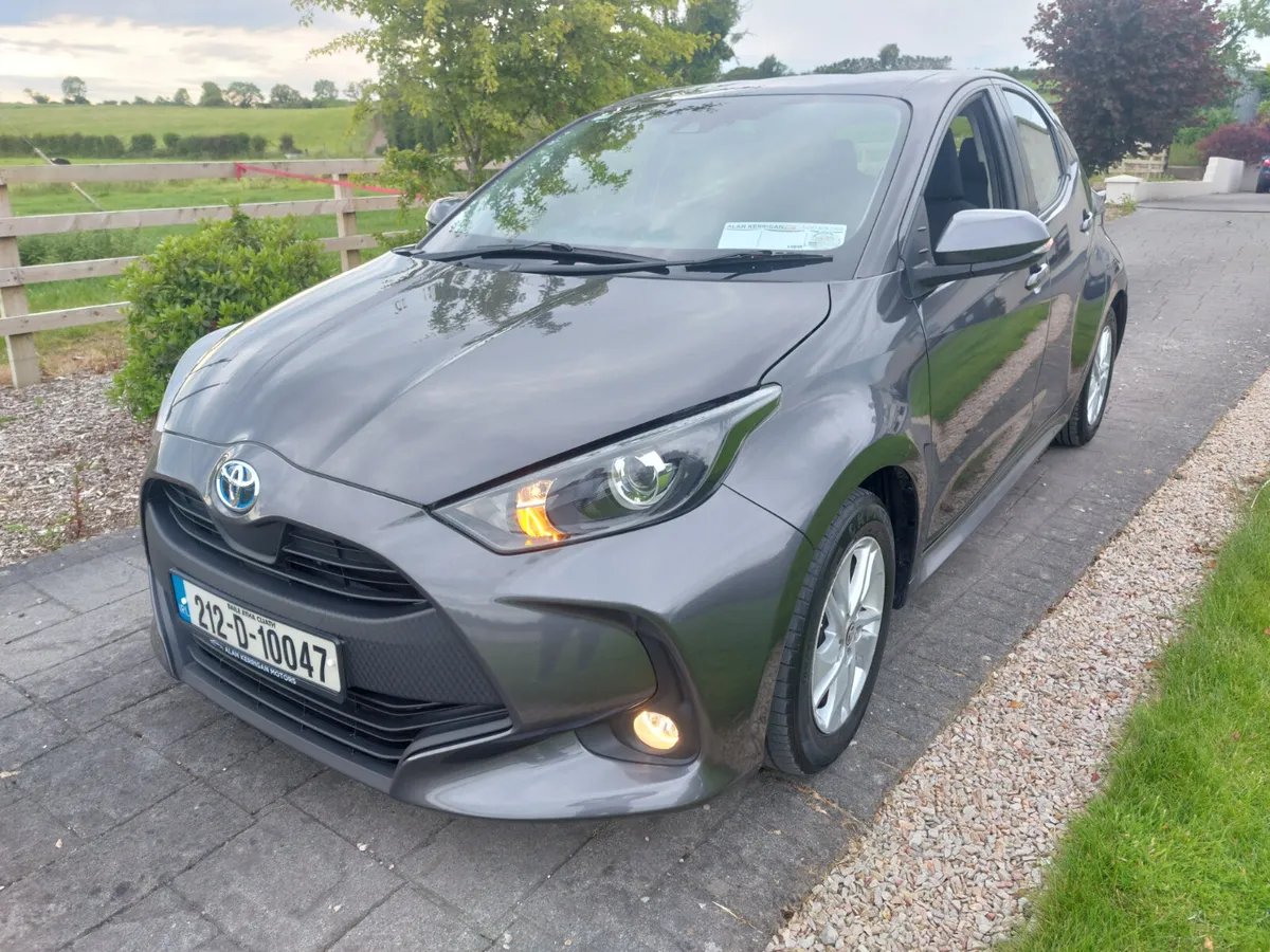 TOYOTA YARIS 212' HYBRID LUNA 4DR AUTO - Image 3