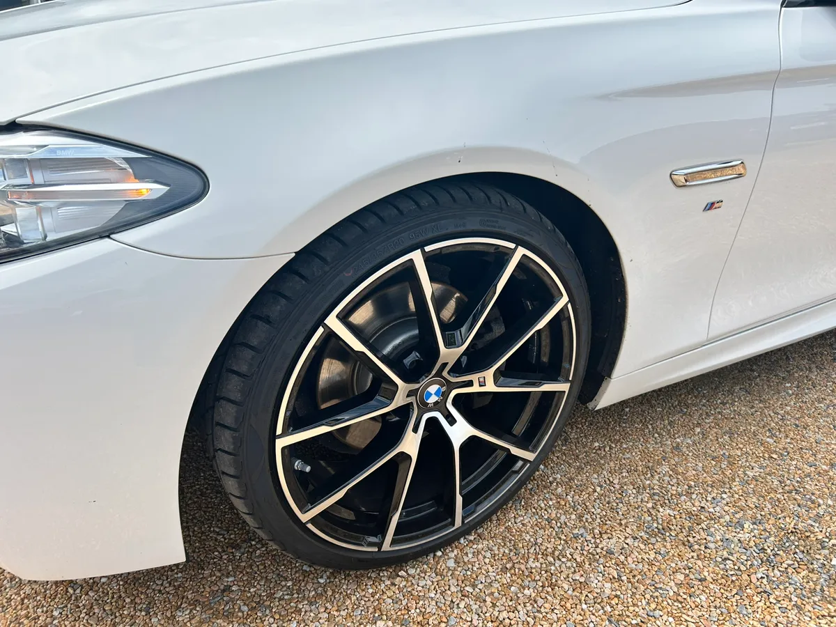 BMW 520 MSPORT TOURER - Image 4