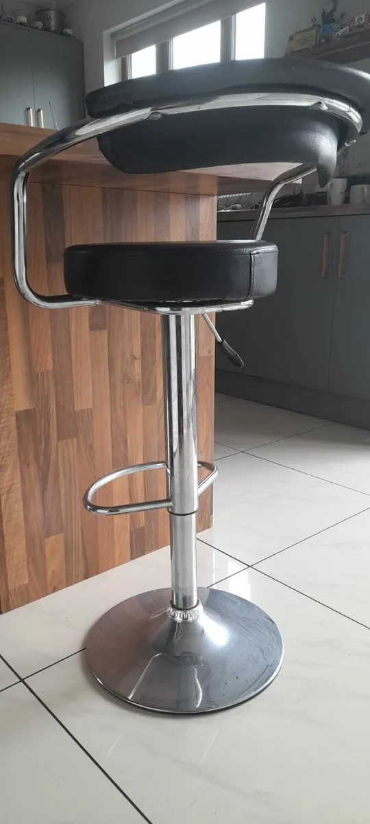 Breakfast bar stool - Image 1