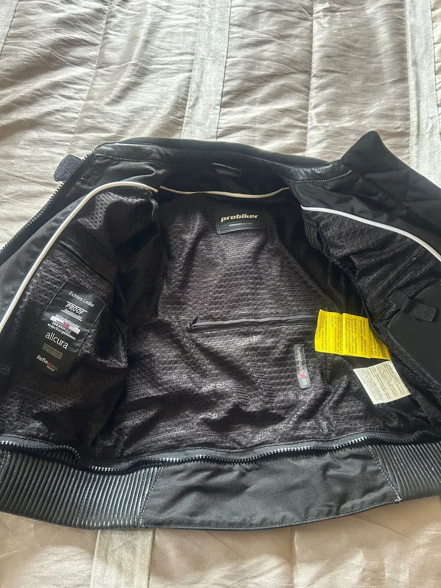 Motorbike leathers - Image 4
