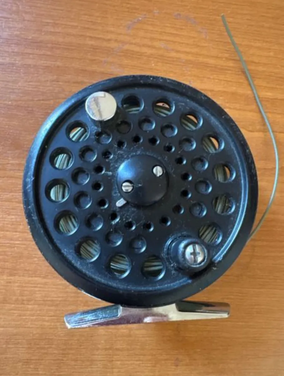 Fly fishing rod and reel - Image 4
