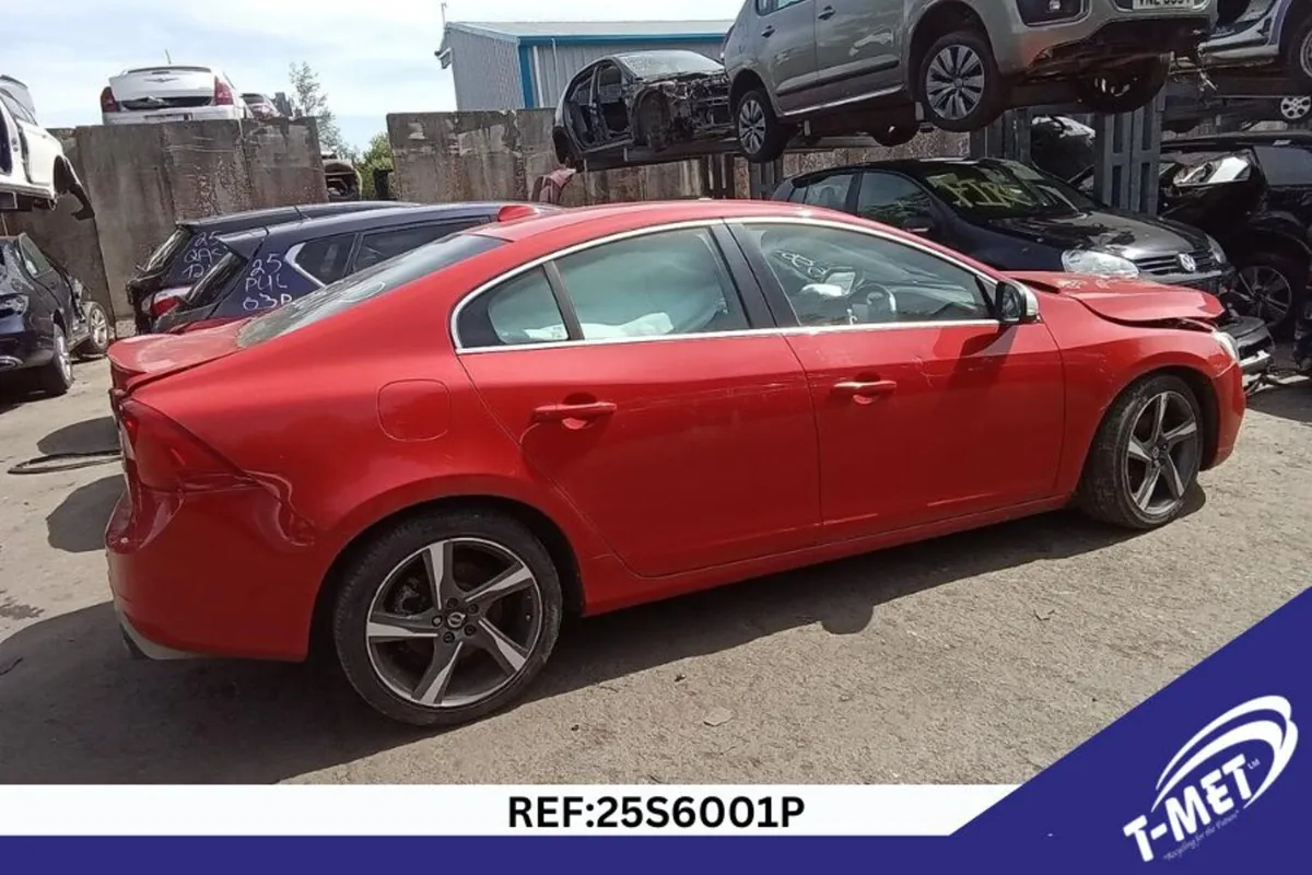 2015 VOLVO S60 BREAKING FOR PARTS - Image 2