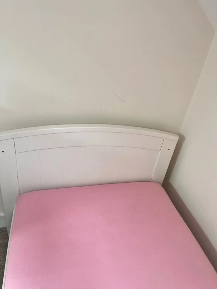 toddler bed - Image 1