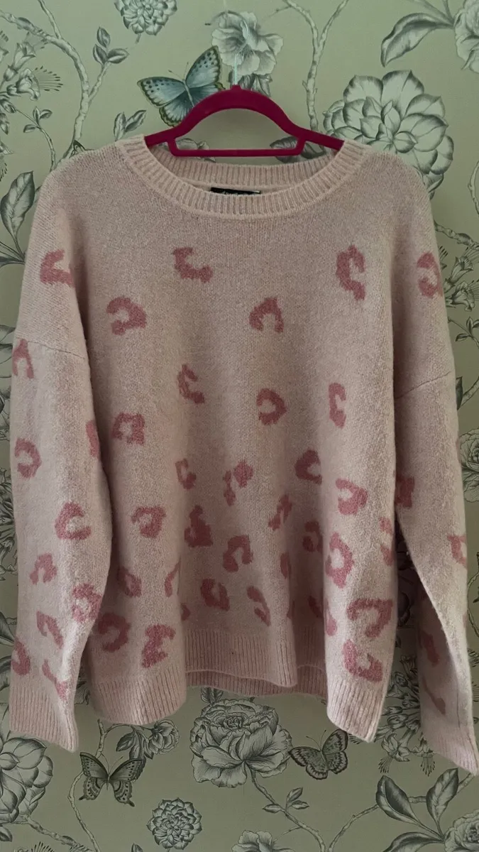 Pink jumper large - Image 1
