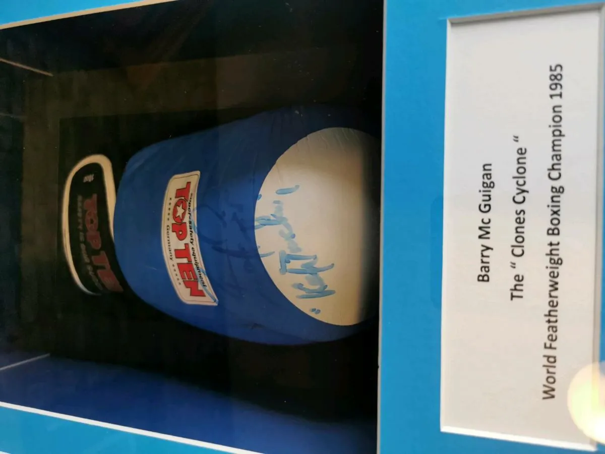 Boxing memorabilia - Image 1