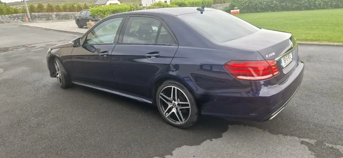 E220 Mercedes Benz - Image 3
