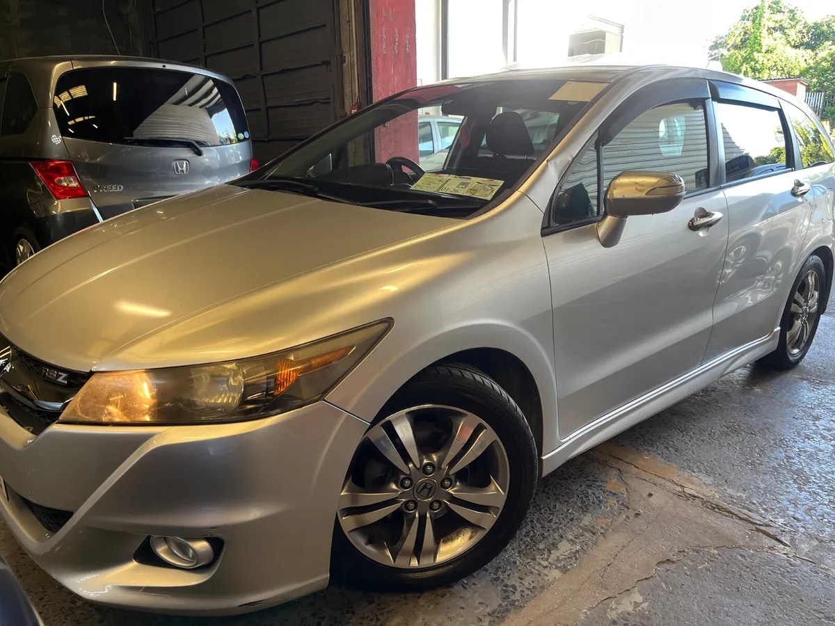 Honda Stream 2009 automatic - Image 2