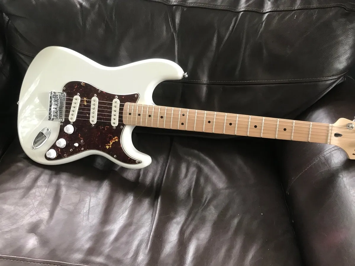 Squire sonic hardtail stratocaster - Image 3