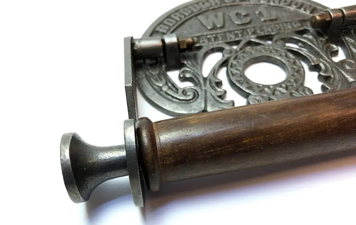 Cast Iron Retro Vintage Rustic Toilet Roll Holder - Image 3