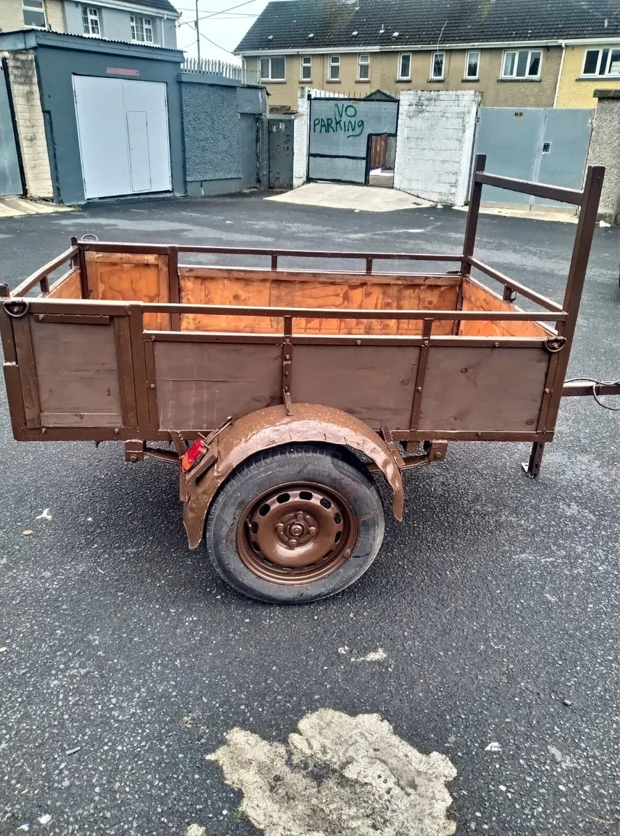 Trailer - Image 1