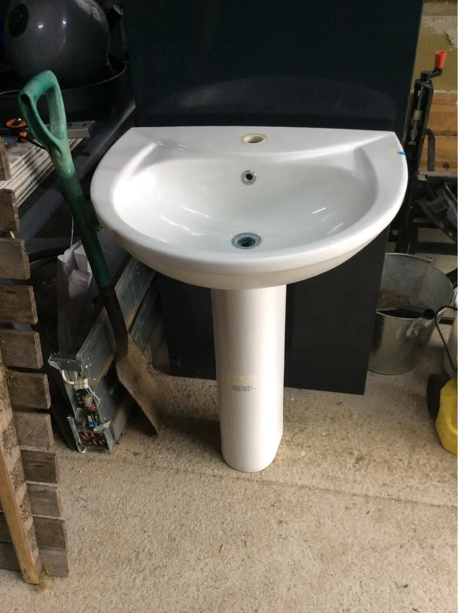 Pedestal Sink - Image 1