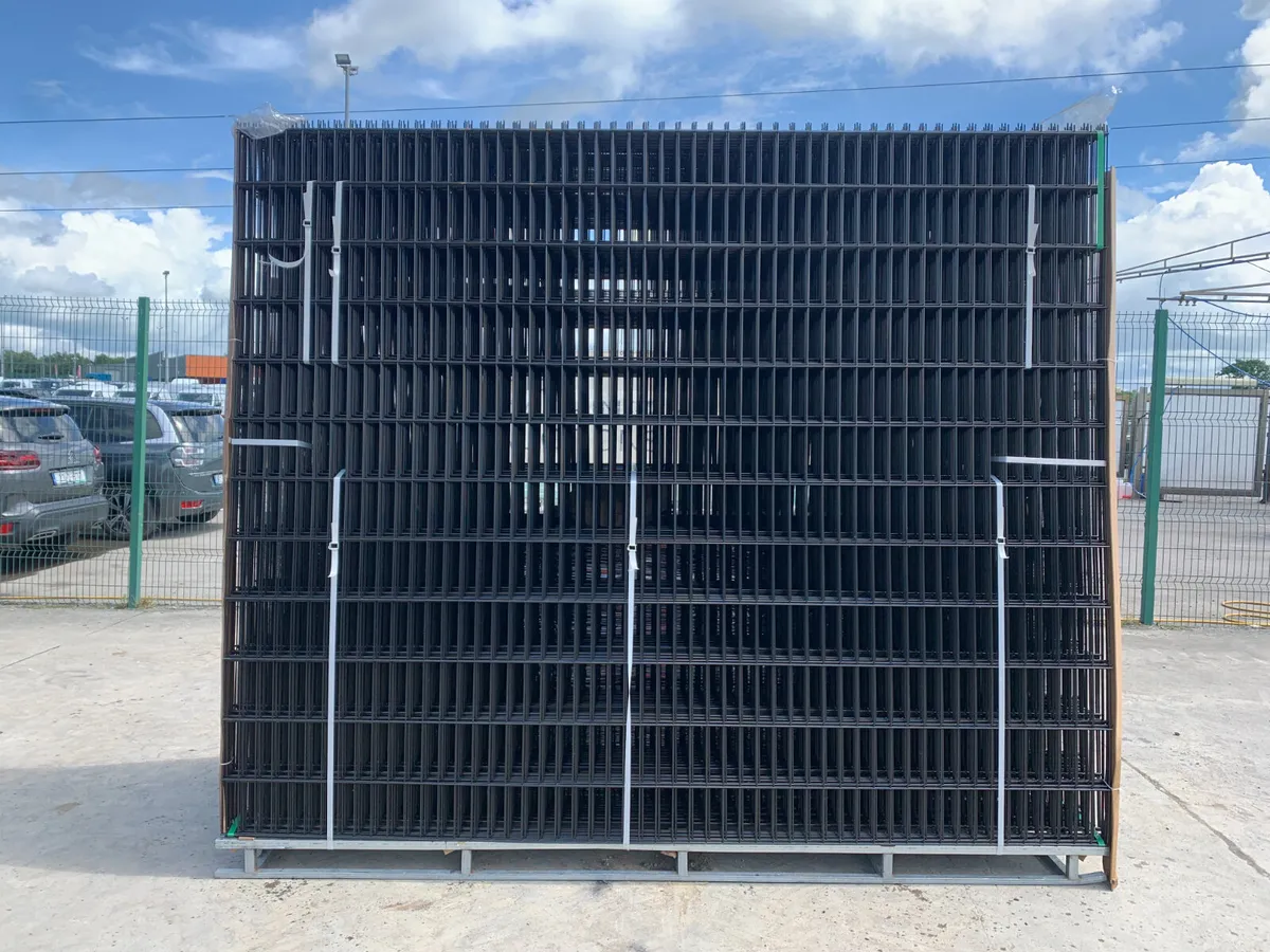 NEW/UNUSED - HEAVY DUTY 10FT PALADINE FENCING - Image 1