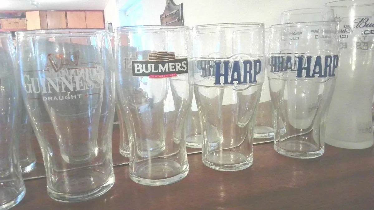 Collection of unusual glasses - Image 2