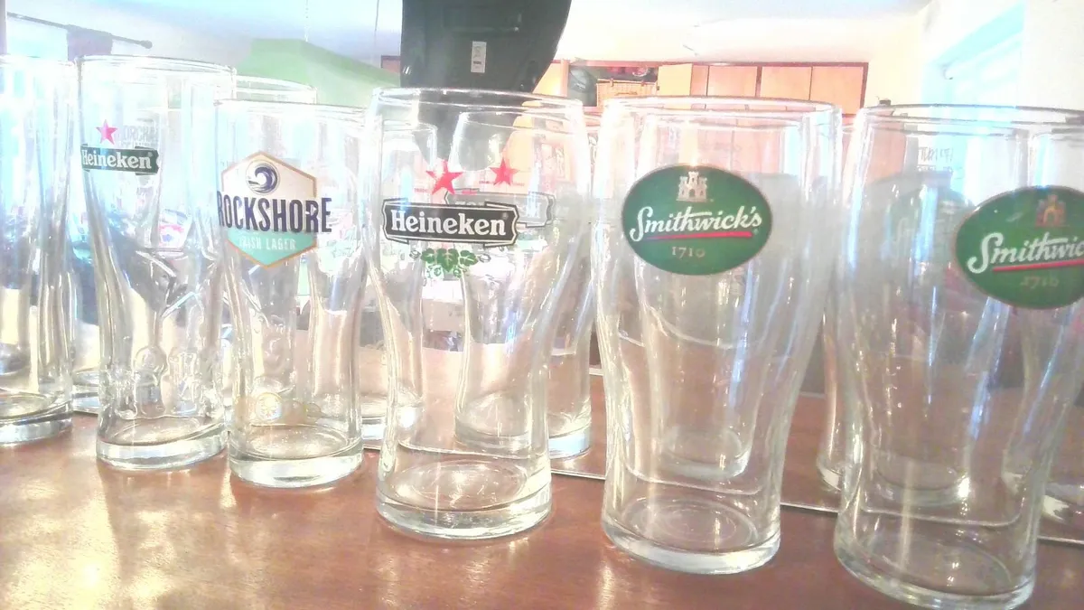 Collection of unusual glasses - Image 3