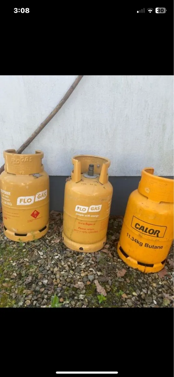 Empty gas cylinders