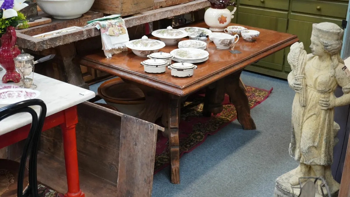 🪑 Old Oak Pub Table – Solid & Sturdy - Image 1