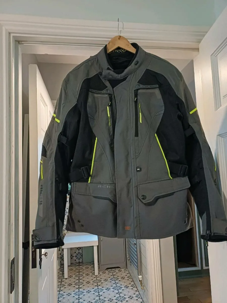 Richa touring jacket infinity - Image 1