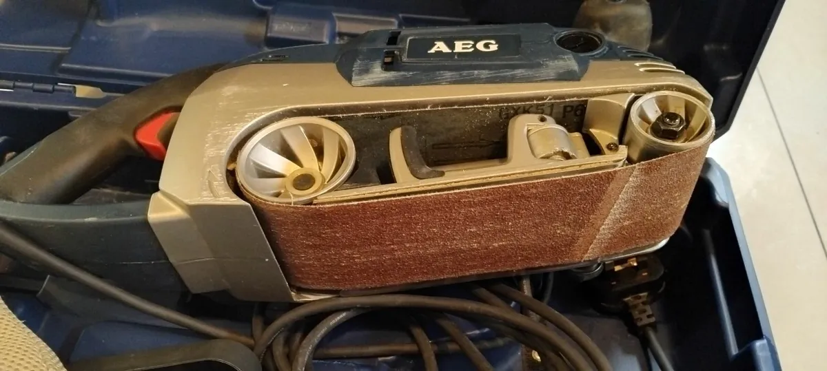 AEG HBS 1000 E Belt Sander 240v - Image 3